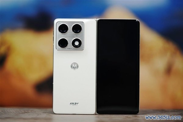 联想moto首款大折叠手机！moto razr fold图赏