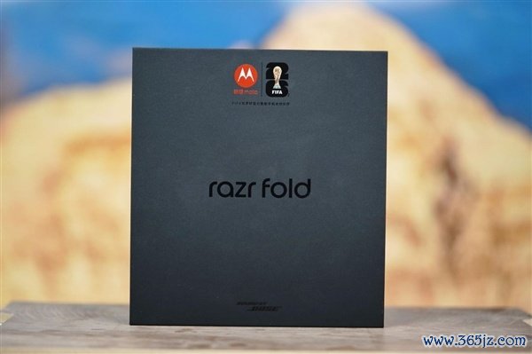 联想moto首款大折叠手机！moto razr fold图赏