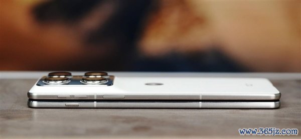 联想moto首款大折叠手机！moto razr fold图赏