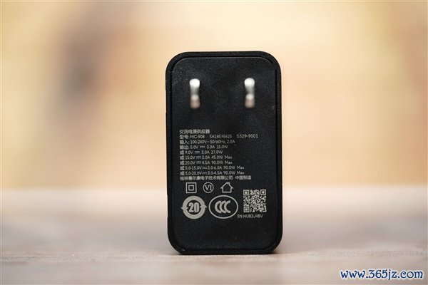 联想moto首款大折叠手机！moto razr fold图赏
