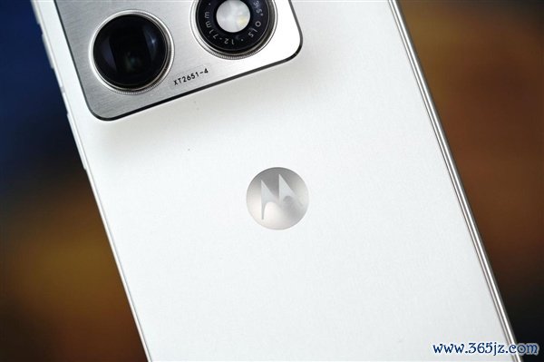 联想moto首款大折叠手机！moto razr fold图赏