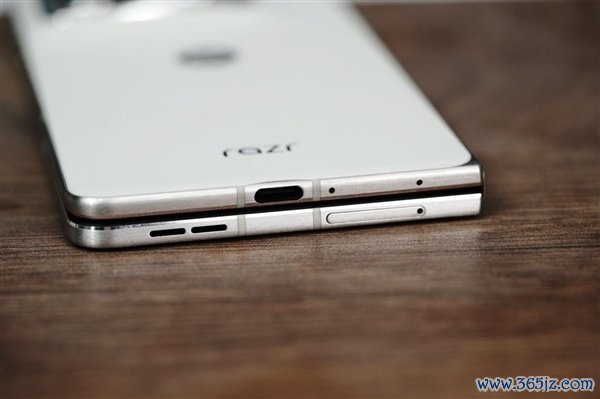 联想moto首款大折叠手机！moto razr fold图赏