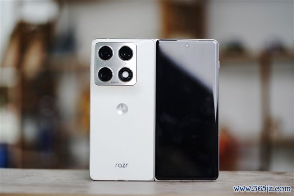 联想moto首款大折叠手机！moto razr fold图赏